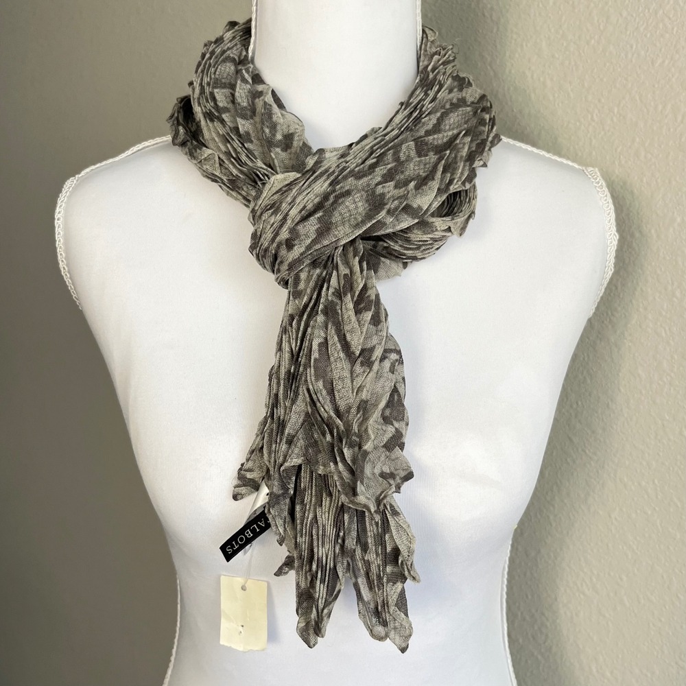 Talbots Womens Grey White Animal Print‎ Pleated 100% Wool Scarf NWT Whismigoth